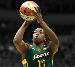 Quanitra Hollingsworth Re-Signs With Seattle